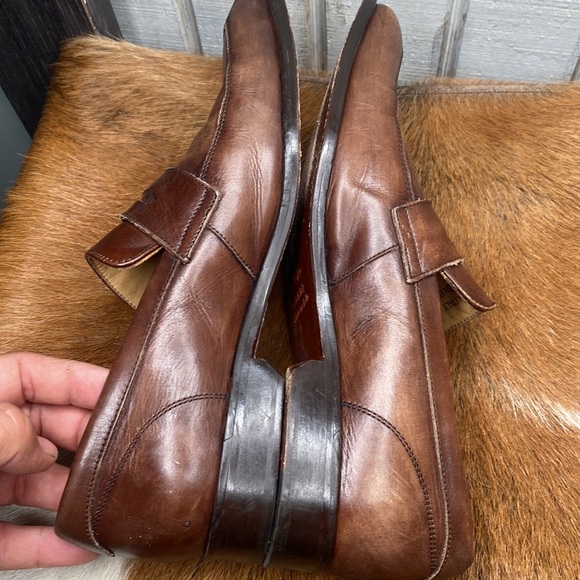 Men’s Saks  fifth Avenue dressing shoes size 9 check them out very nice thanks 🙏 - Picture 8 of 11